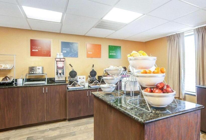 호텔 Comfort Suites