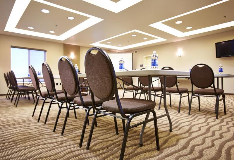 Отель Comfort Suites