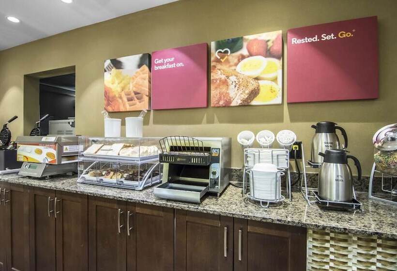 Отель Comfort Suites