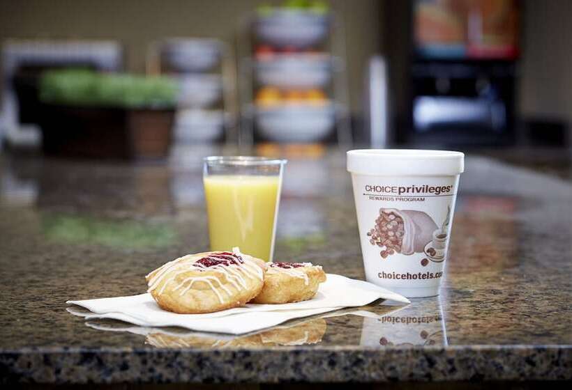 Отель Comfort Suites