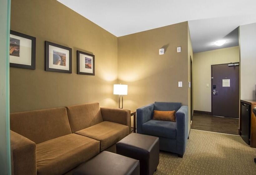 Отель Comfort Suites