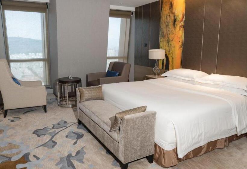 Отель Crowne Plaza Wuxi Taihu, An Ihg