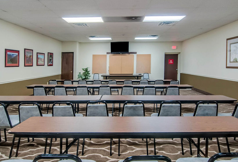 فندق Smart   Formerly Econo Lodge