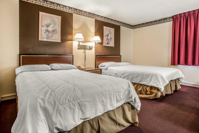 فندق Econo Lodge Breezewood