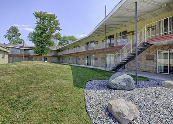 Отель Econo Lodge Central Midland