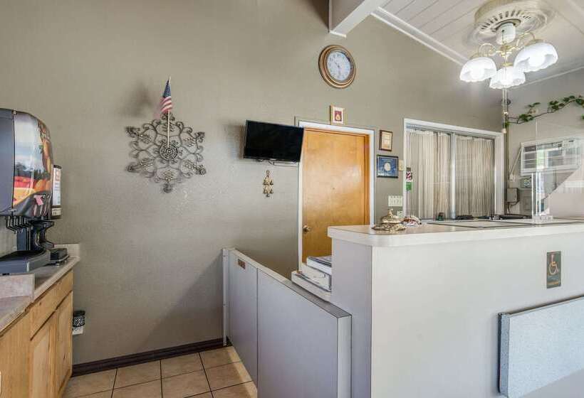 酒店 Econo Lodge Inn & Suites