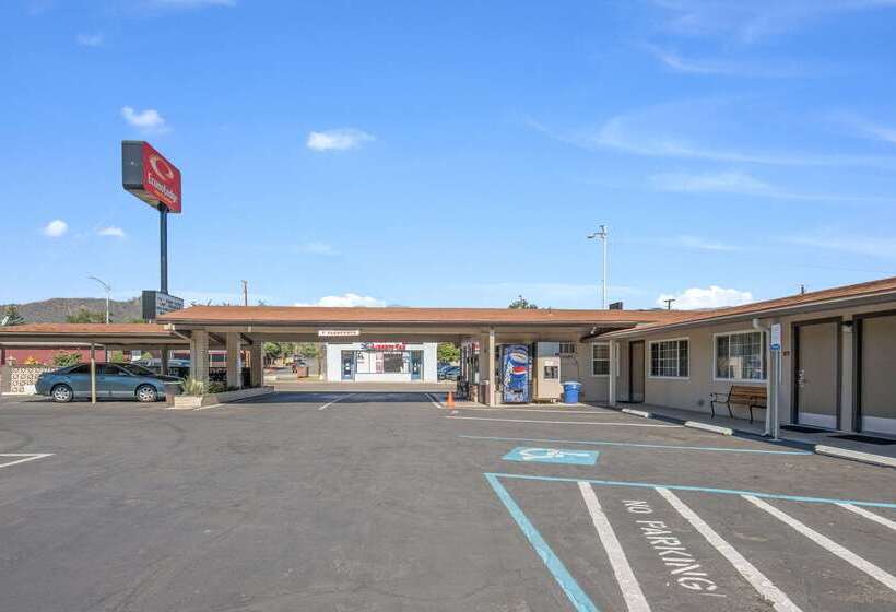 酒店 Econo Lodge Inn & Suites