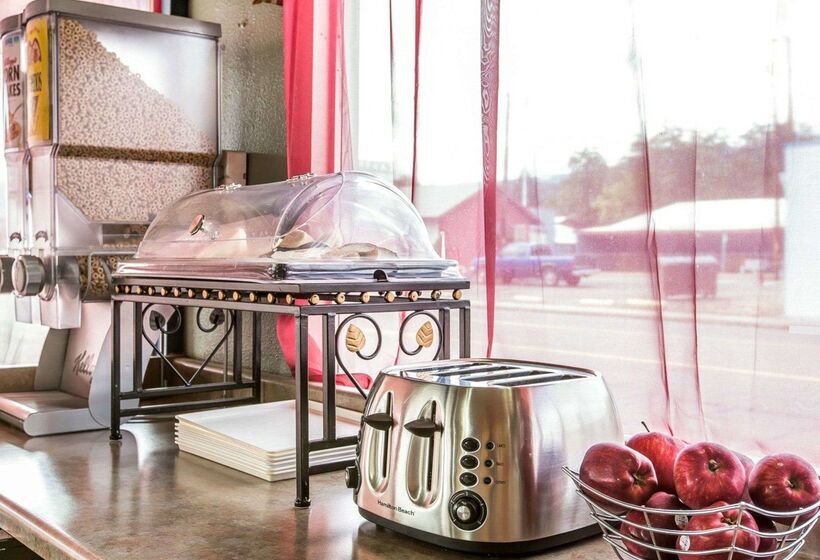 ホテル Econo Lodge Inn & Suites