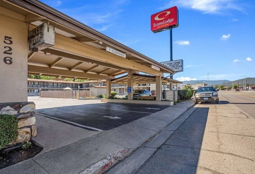 ホテル Econo Lodge Inn & Suites