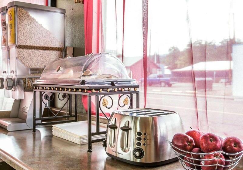 酒店 Econo Lodge Inn & Suites