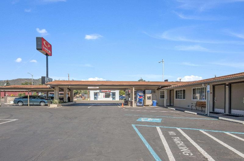 ホテル Econo Lodge Inn & Suites