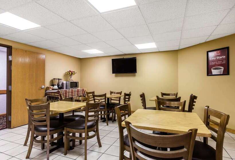 فندق Econo Lodge Inn & Suites