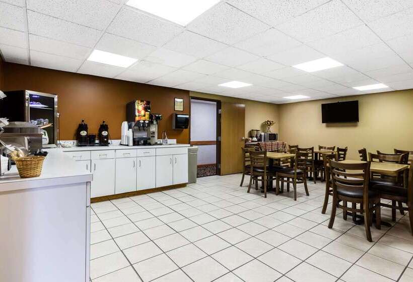 فندق Econo Lodge Inn & Suites