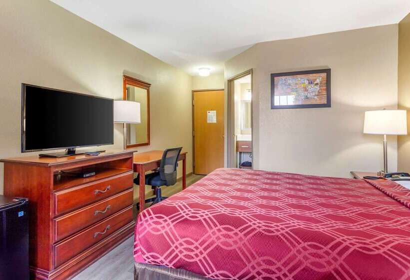 فندق Econo Lodge Inn & Suites