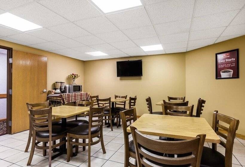 فندق Econo Lodge Inn & Suites