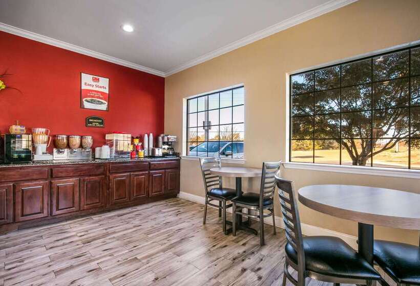 فندق Econo Lodge Inn & Suites