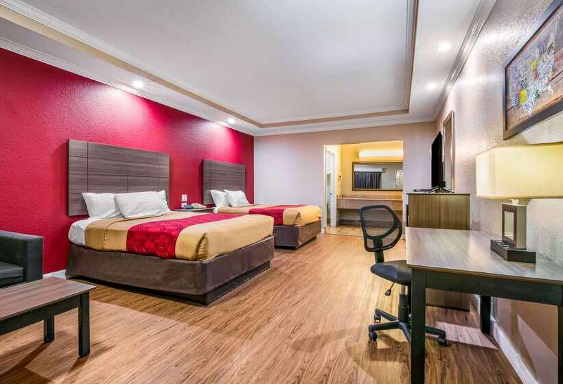 فندق Econo Lodge Inn & Suites