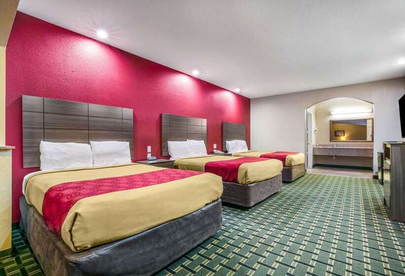 فندق Econo Lodge Inn & Suites