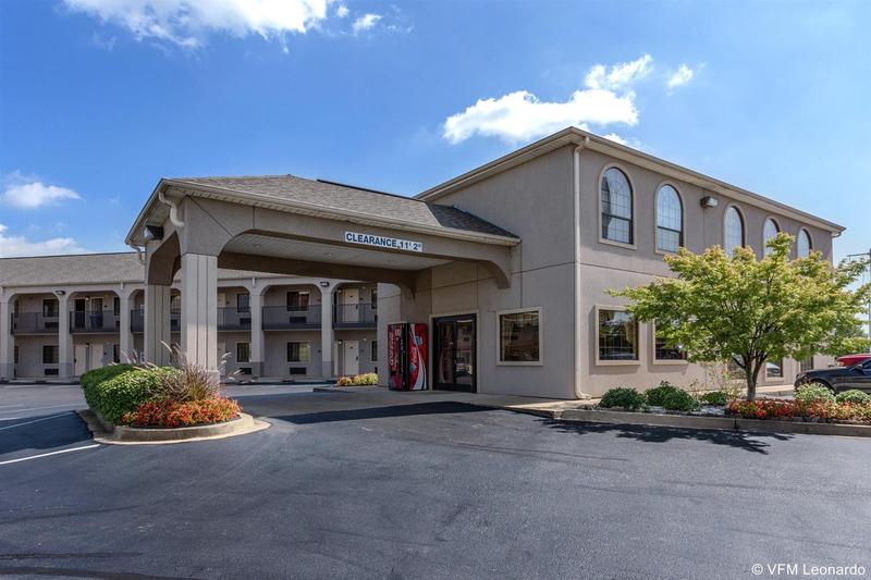 فندق Econo Lodge Inn & Suites