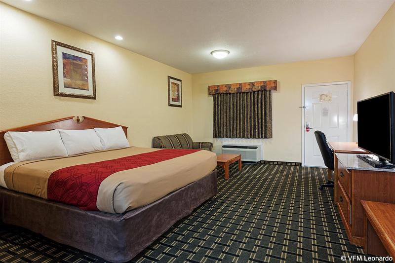 فندق Econo Lodge Inn & Suites