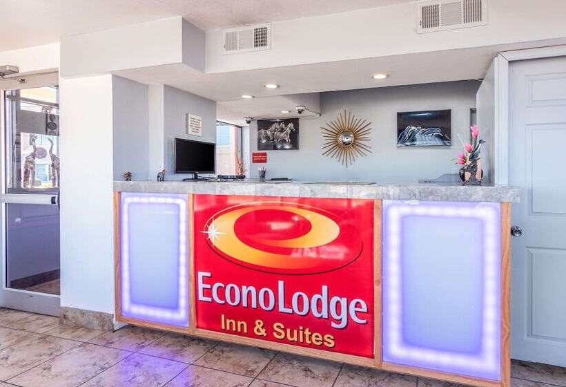 Отель Econo Lodge Inn & Suites