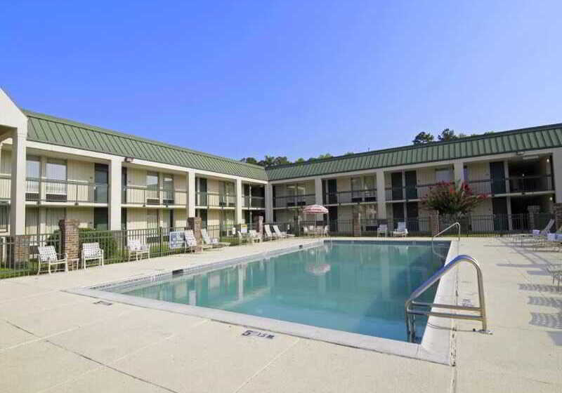 בית מלון כפרי Days Inn By Wyndham Hinesville Near Fort Stewart, Newly Renovated, Free Hot Breakfast, Restaurant An