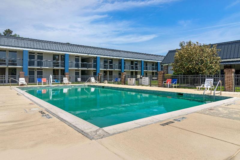 בית מלון כפרי Days Inn By Wyndham Hinesville Near Fort Stewart, Newly Renovated, Free Hot Breakfast, Restaurant An