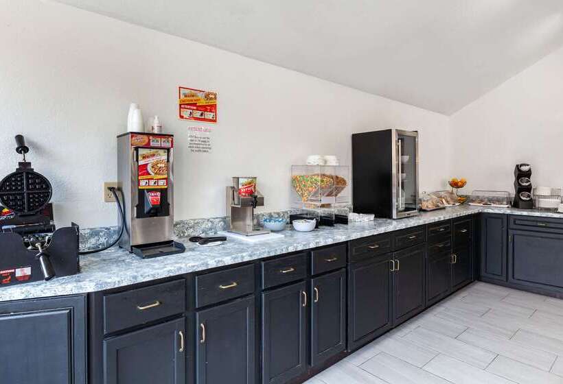 فندق Econo Lodge Wausau   Rothschild