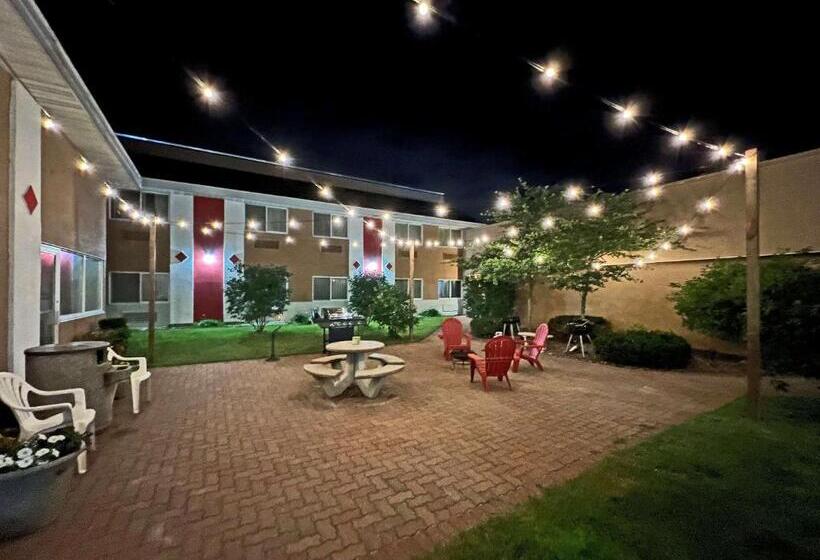 فندق Econo Lodge Wausau   Rothschild