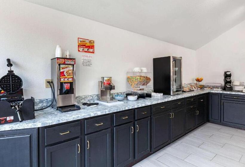 فندق Econo Lodge Wausau   Rothschild