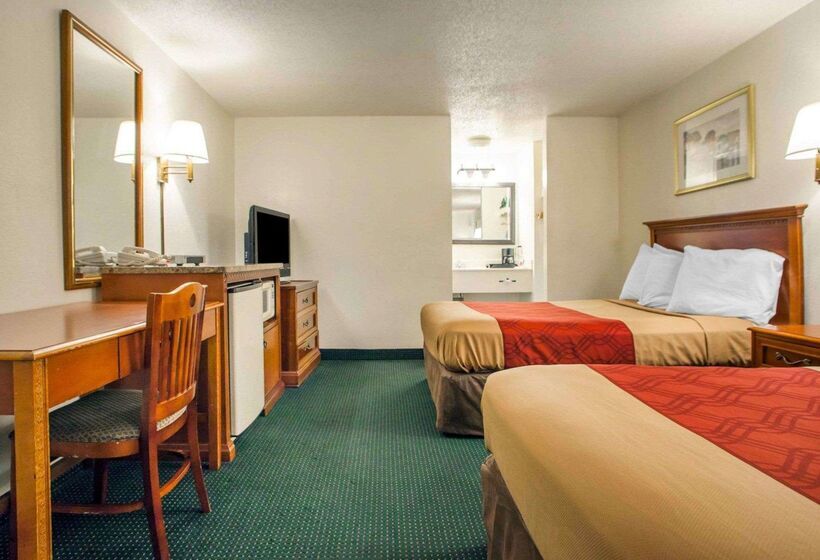Отель Econo Lodge