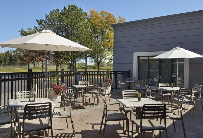 호텔 Four Points By Sheraton Hamilton Stoney Creek