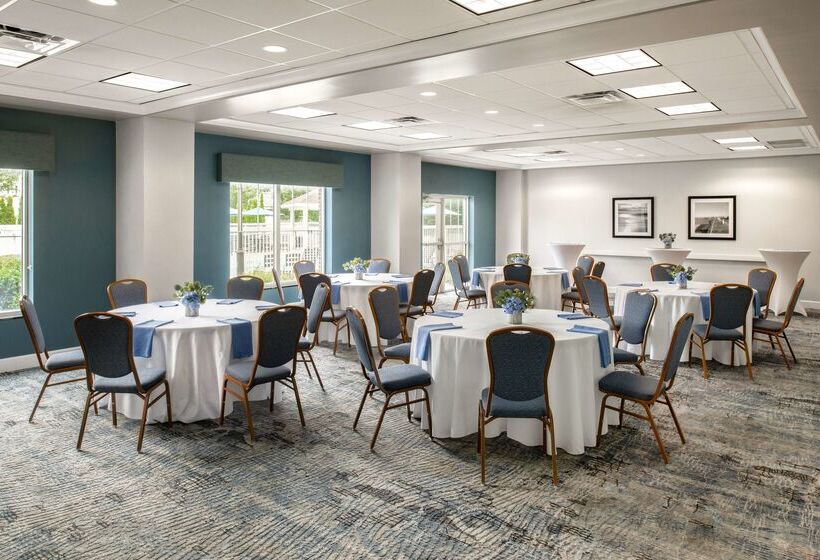 Отель Hampton Inn & Suites Cape Cod West Yarmouth