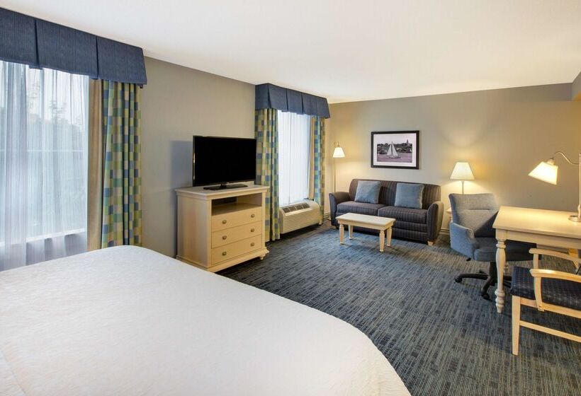Отель Hampton Inn & Suites Cape Cod West Yarmouth
