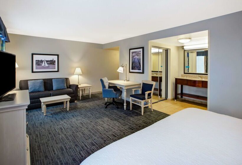 Отель Hampton Inn & Suites Cape Cod West Yarmouth