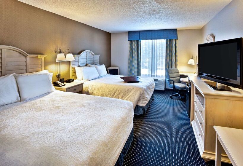 Отель Hampton Inn & Suites Cape Cod West Yarmouth