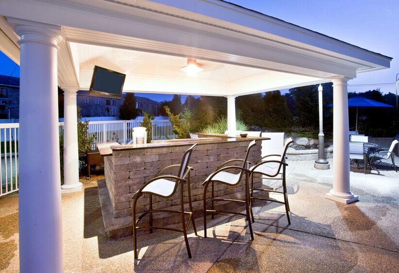 Отель Hampton Inn & Suites Cape Cod West Yarmouth