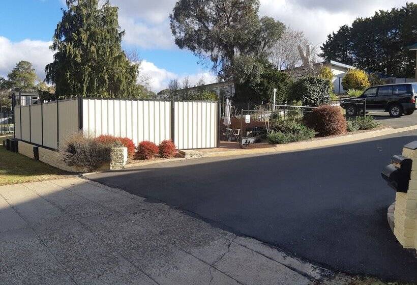 فندق Hideaway Motor Inn