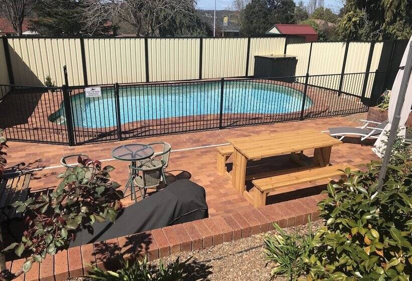 فندق Hideaway Motor Inn