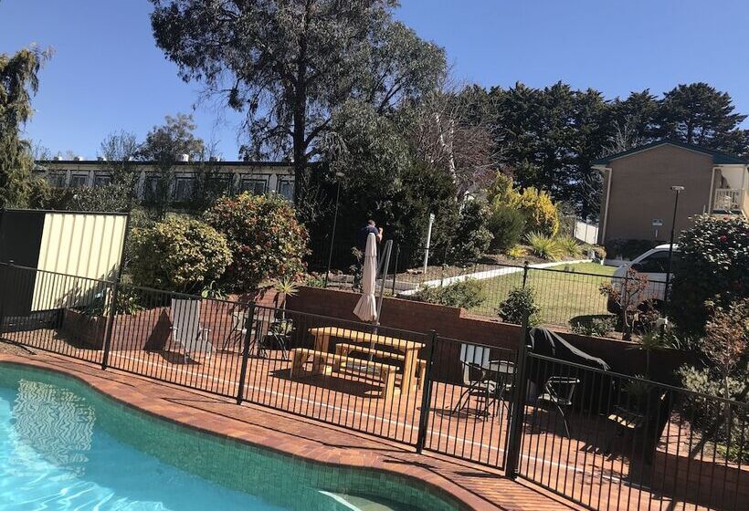 فندق Hideaway Motor Inn