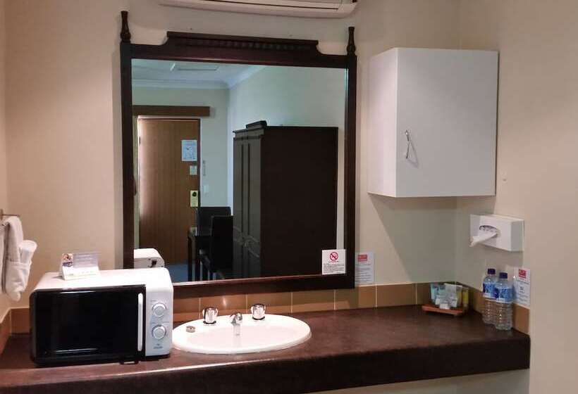 فندق Hideaway Motor Inn