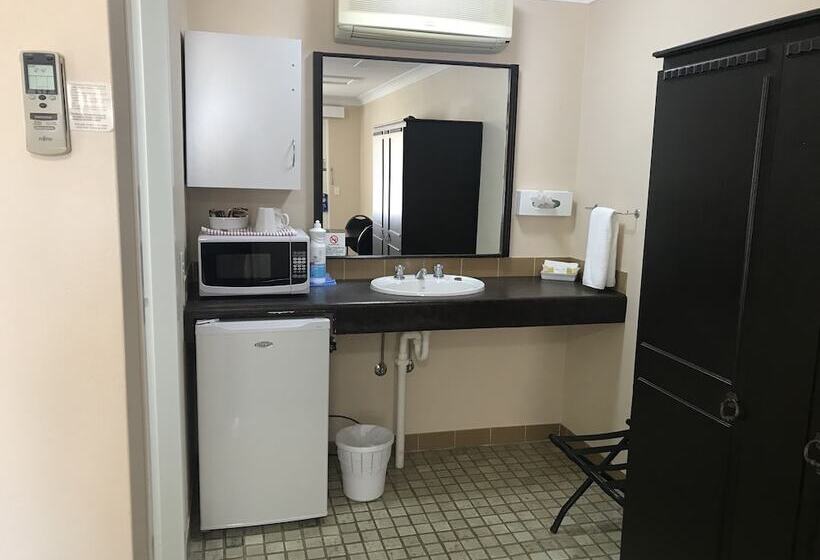 فندق Hideaway Motor Inn