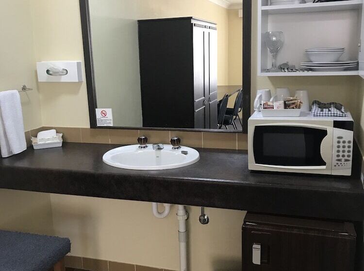 فندق Hideaway Motor Inn