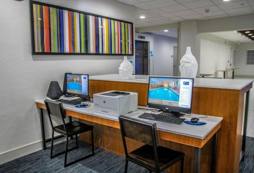Holiday Inn Express Hotel & Suites Carlsbad, An Ihg
