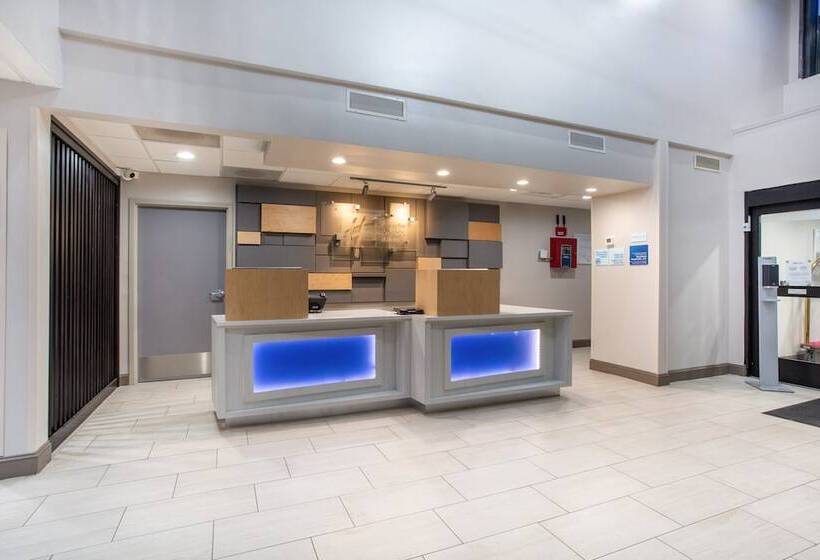 Отель Holiday Inn Express & Suites   Morehead City, An Ihg