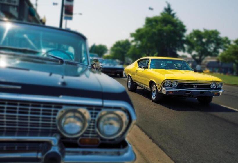 Отель Holiday Inn Express And Suites Detroit North Troy, An Ihg