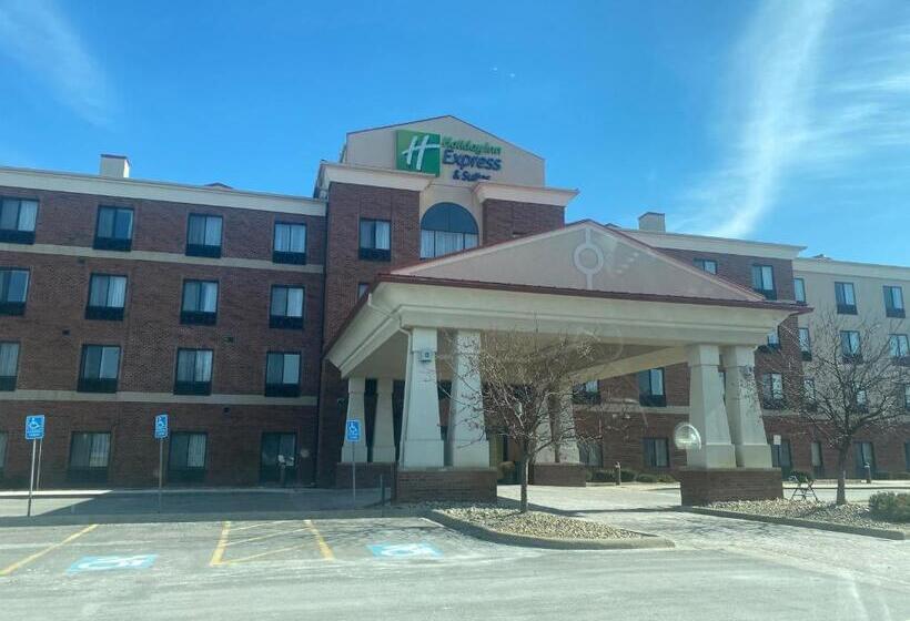 Отель Holiday Inn Express And Suites Detroit North Troy, An Ihg