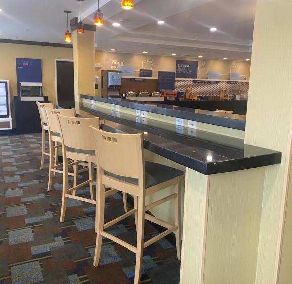 酒店 Holiday Inn Express And Suites Detroit North Troy, An Ihg