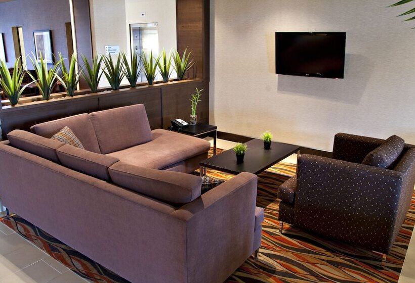 فندق Holiday Inn Express Pembroke, An Ihg