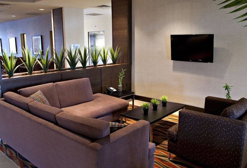 فندق Holiday Inn Express Pembroke, An Ihg